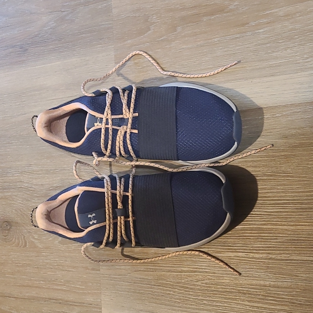 Women's athletic shoes